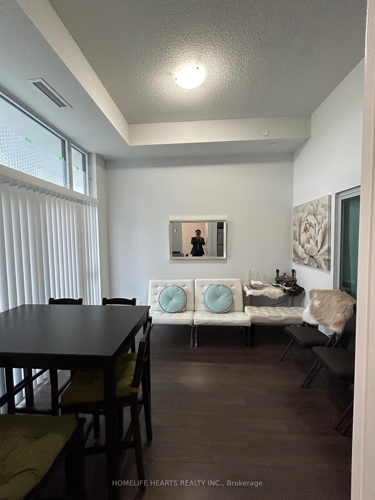 20 Meadowglen Place E, Unit 822 - Photo 26