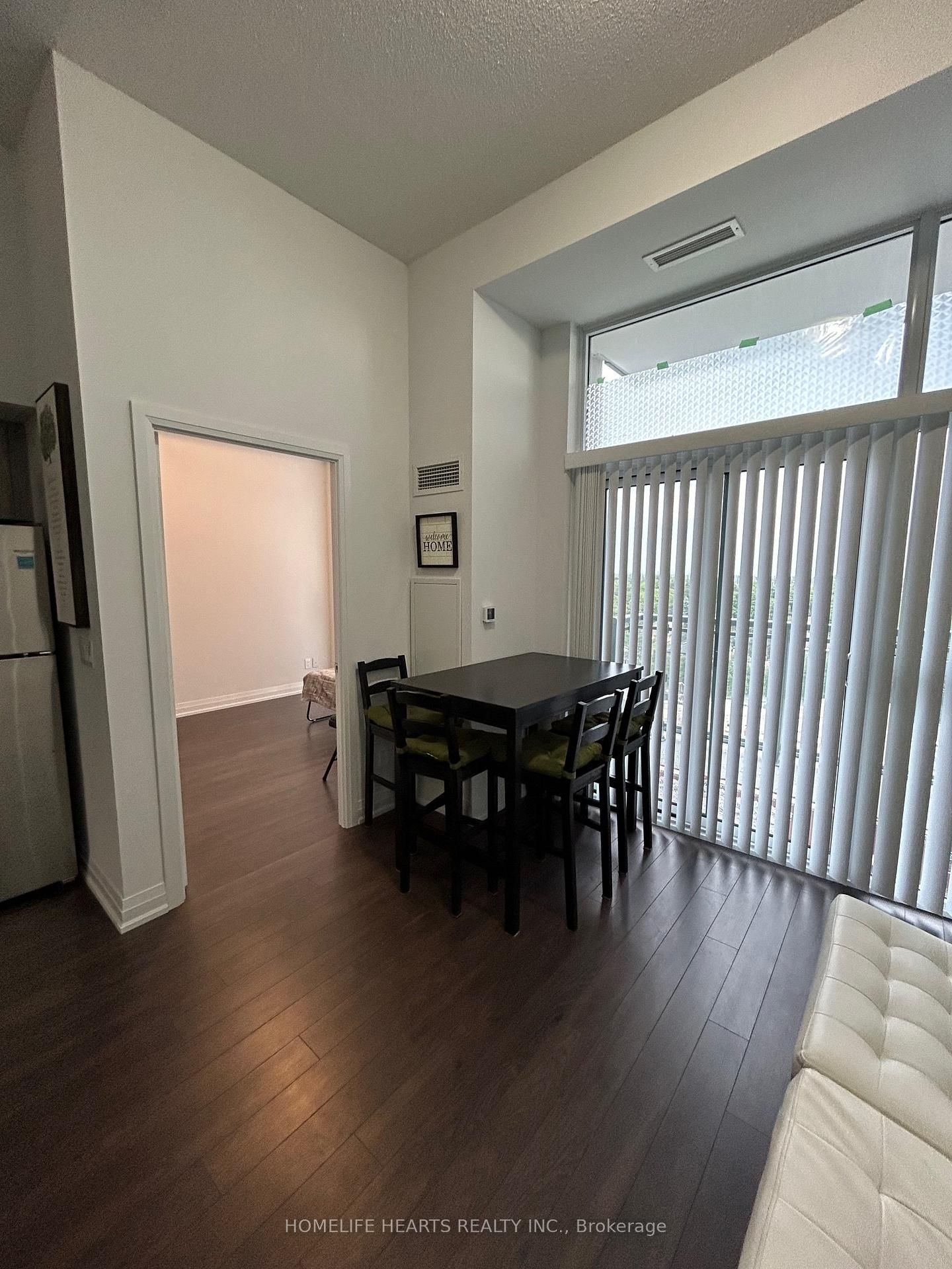 20 Meadowglen Place E, Unit 822 - Photo 27