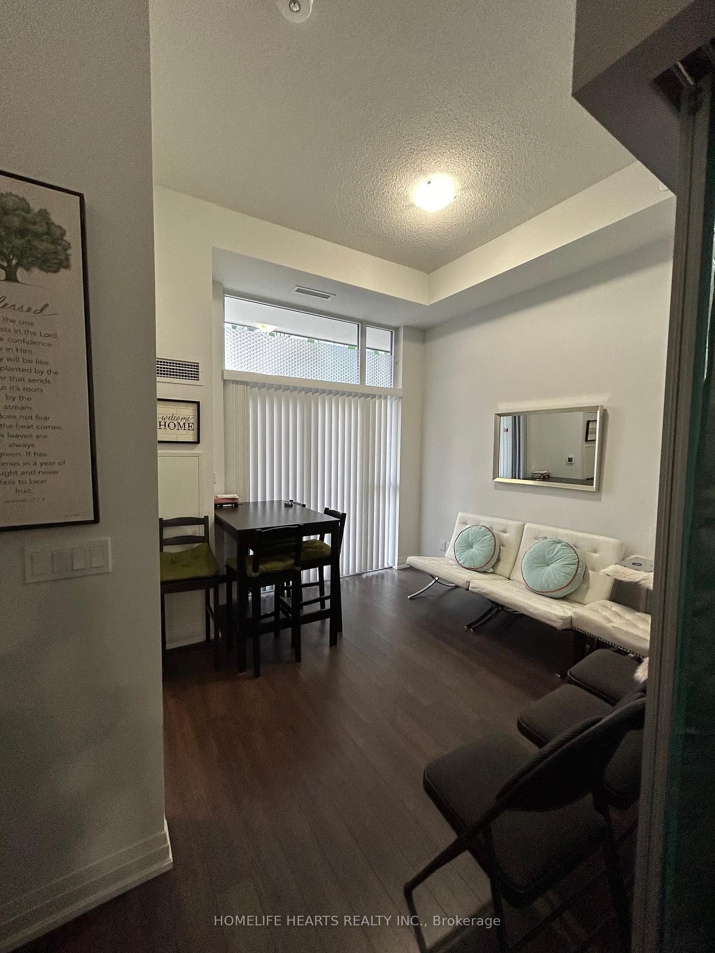 20 Meadowglen Place E, Unit 822 - Photo 8