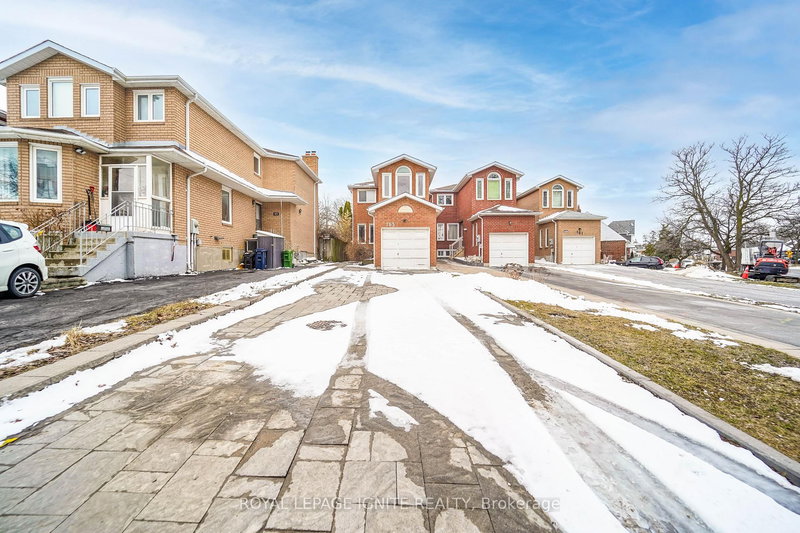 165 Clonmore Dr, Toronto, M1N 1X9 | Image 2