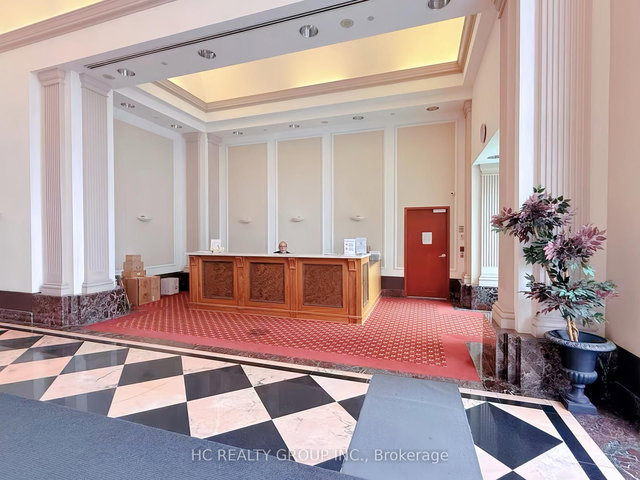 2205 - 11 Lee Centre Drive