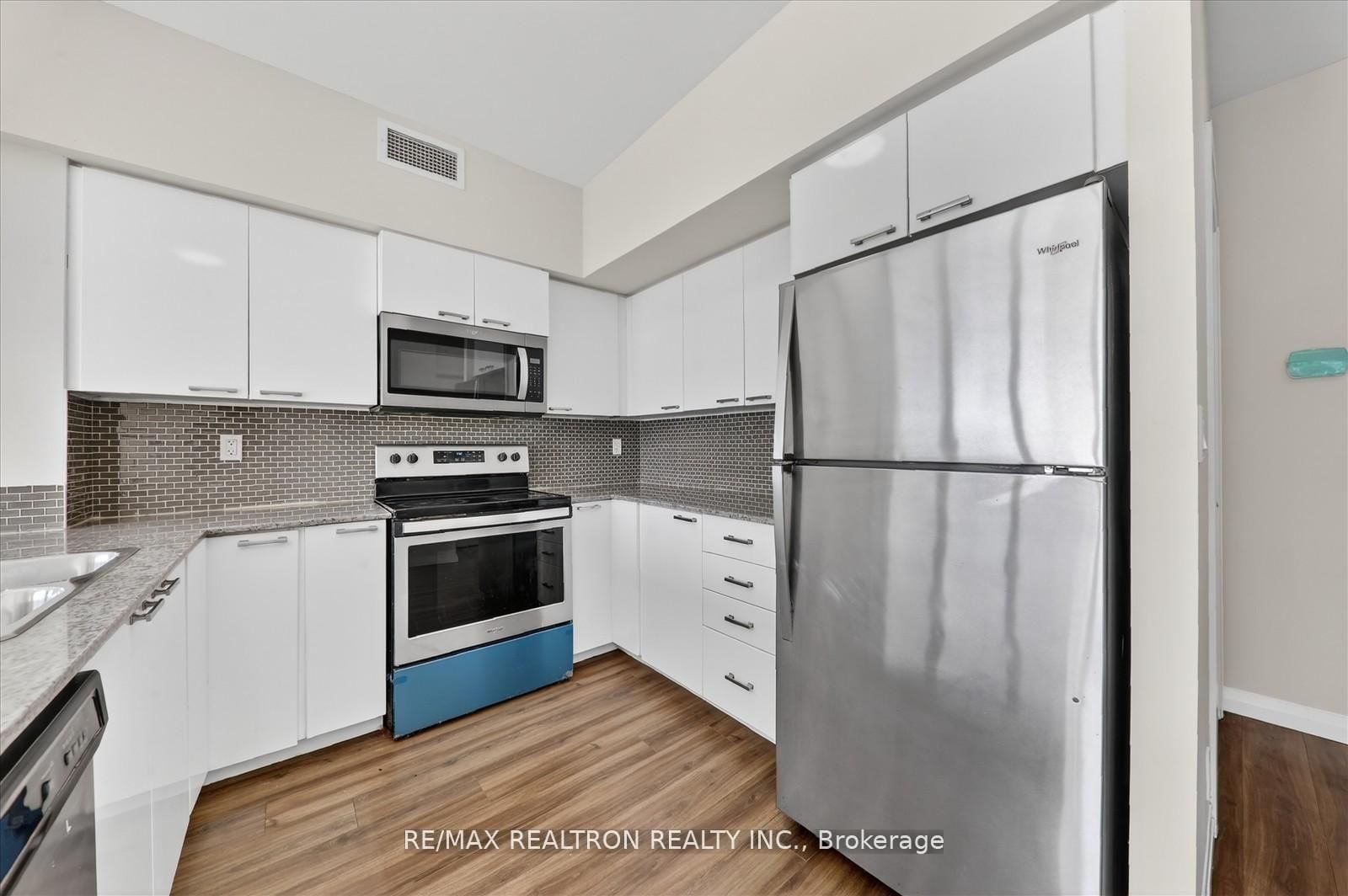 2152 Lawrence Avenue E, Unit PH08 - Photo 14