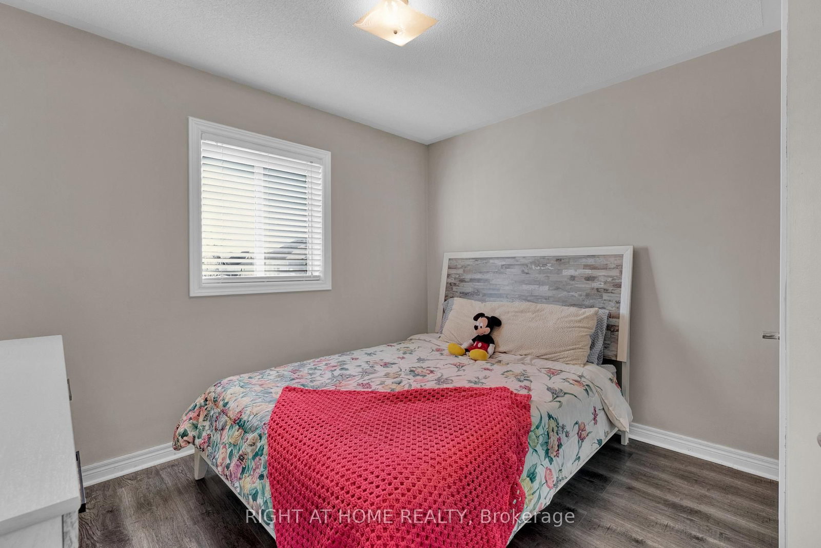 74 Northgrove Crescent - Photo 10