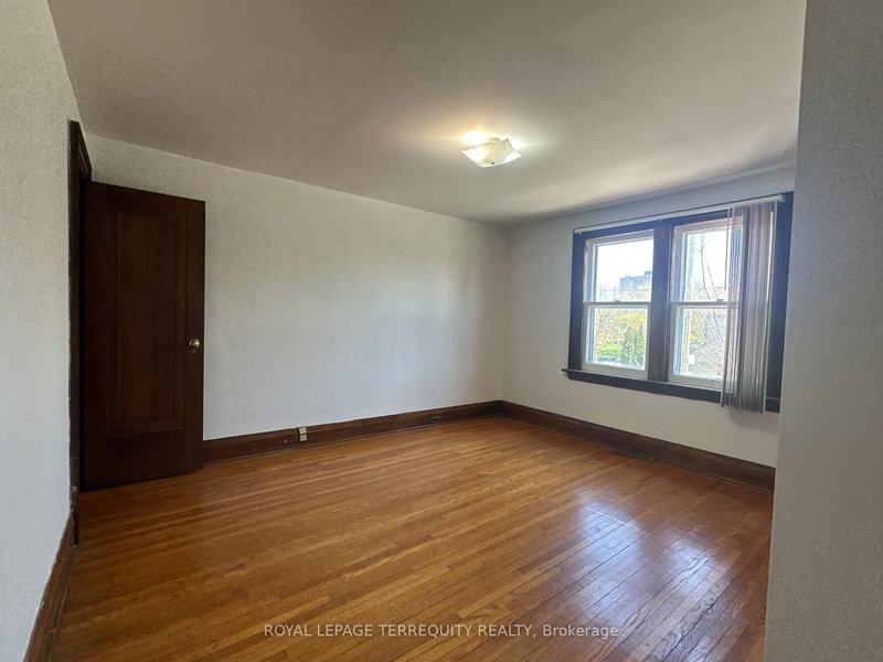 80 Eldon Ave, Toronto, M4C 5G3 | Image 2