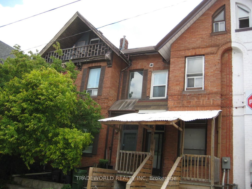 Lower - 765 Gerrard Street E