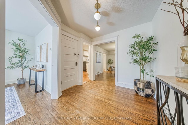 10 Redwood Avenue