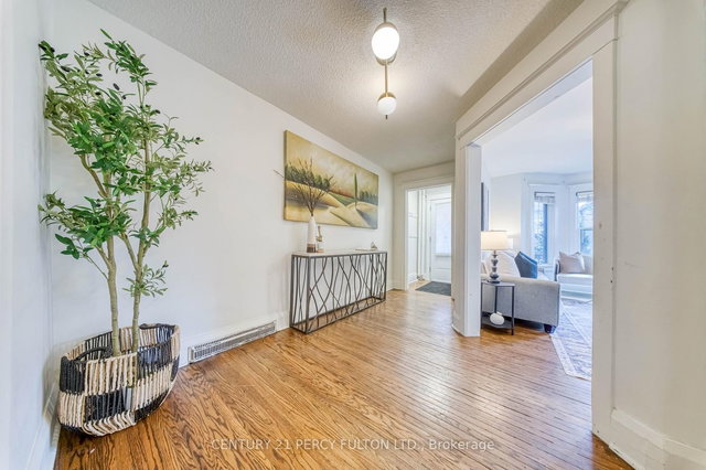 10 Redwood Avenue