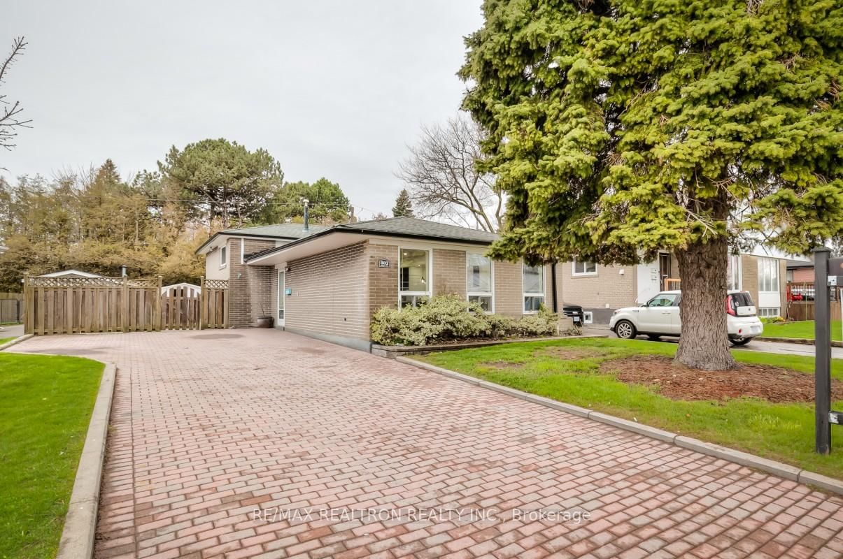 Detached House for sale at 802 Modlin Road, Pickering, Ontario, L1W 1V3 - Bay Ridges - MLS: E13053648