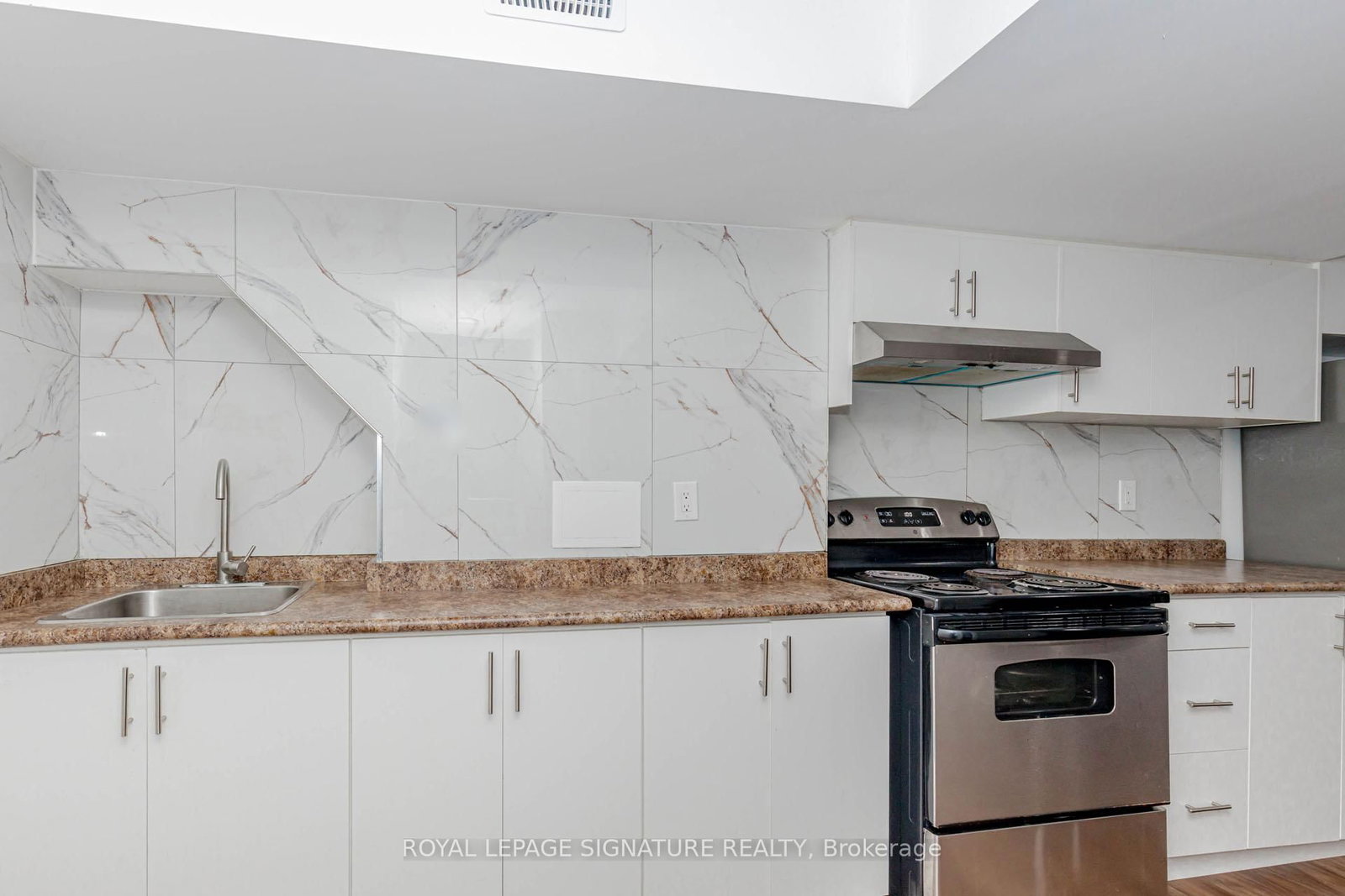 130 Bayly Street W - Photo 41