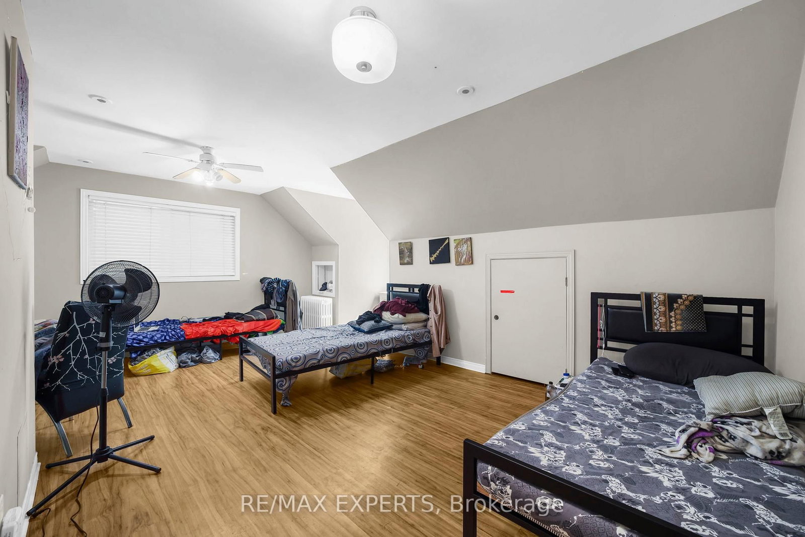 16 Bellehaven Crescent • Toronto, ON photo 13