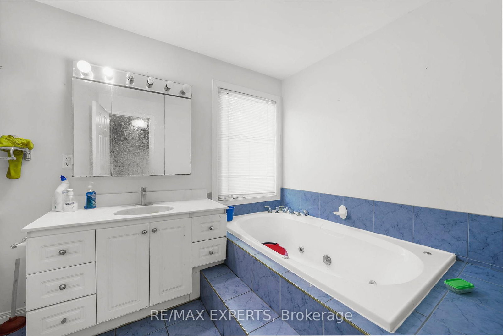 16 Bellehaven Crescent • Toronto, ON photo 17