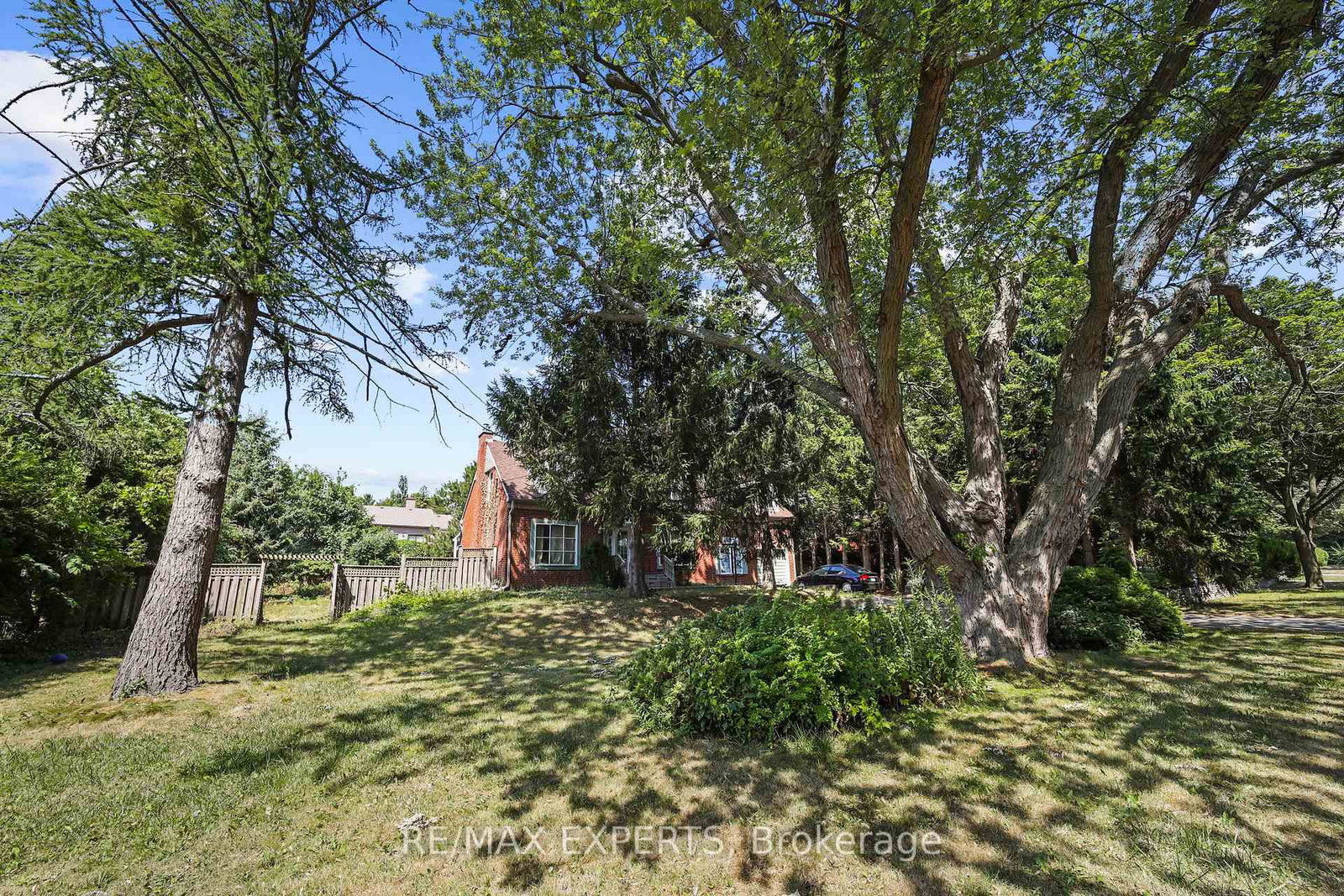16 Bellehaven Crescent • Toronto, ON photo 24