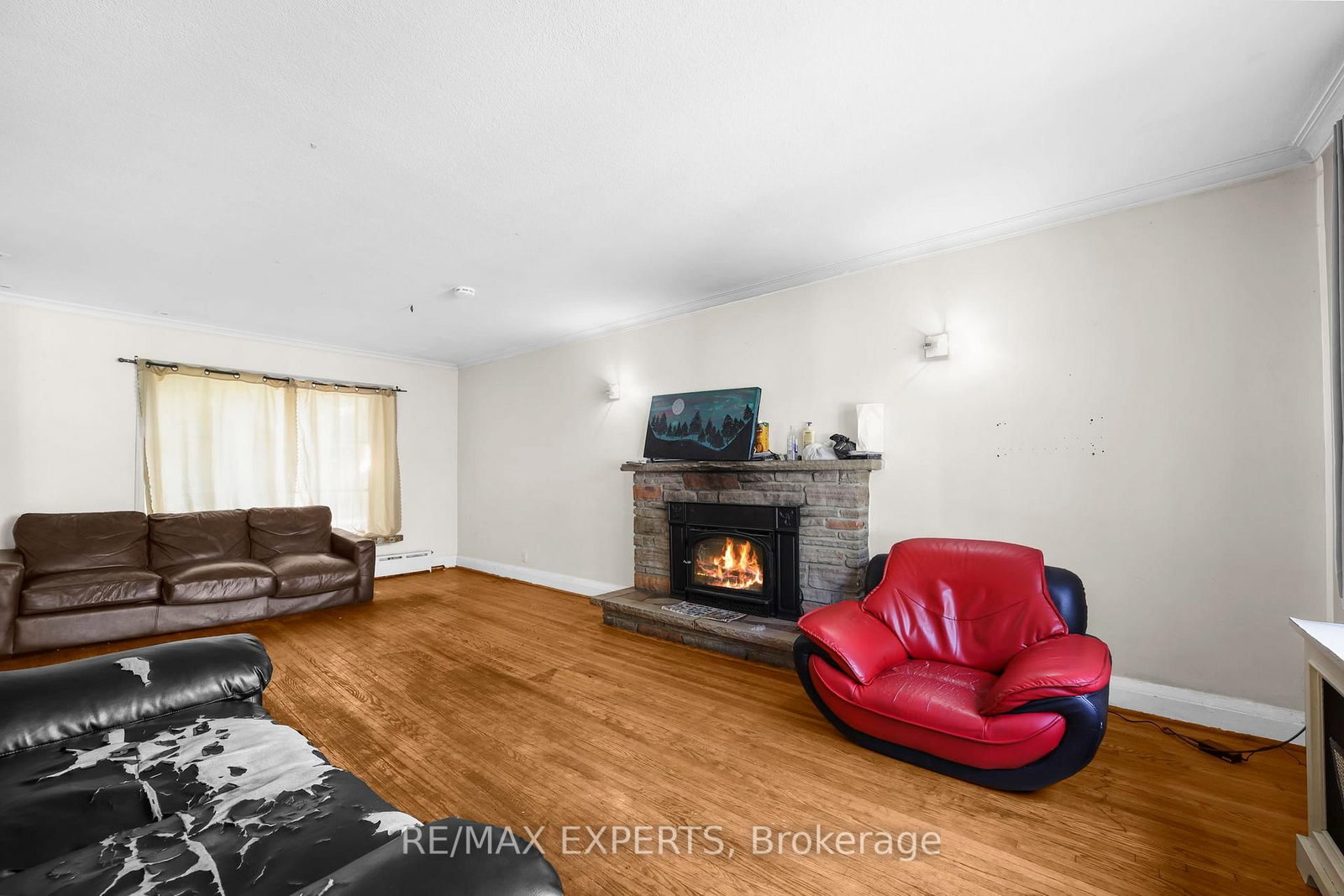 16 Bellehaven Crescent • Toronto, ON photo 6