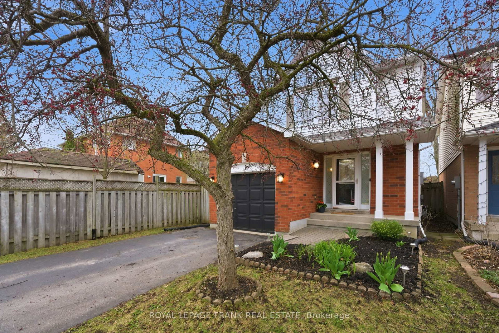 Detached House for sale at 9 Brownstone Crescent, Clarington, Ontario, L1E 2Y1 - Courtice - MLS: E13057402