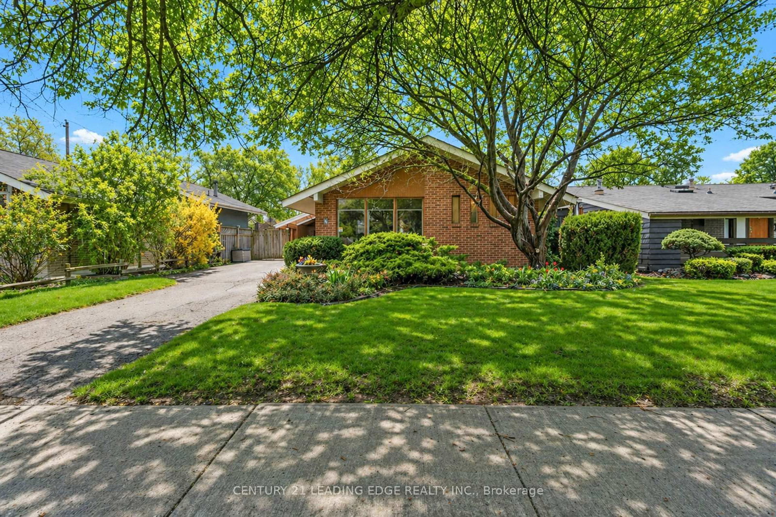 Detached House for sale at 8 Oakley Boulevard, Toronto, Ontario, M1P 3P4 - Bendale - MLS: E13057584