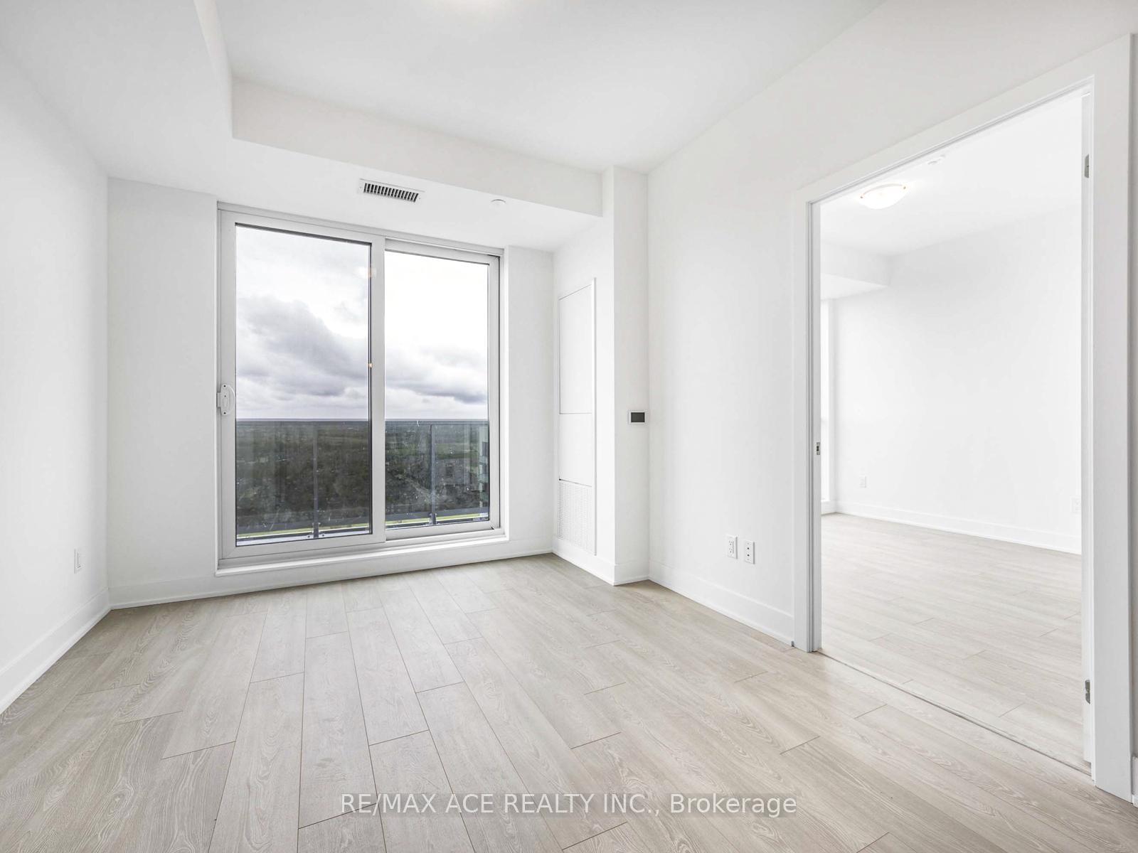2545 Simcoe Street N, Unit PH11 - Photo 10