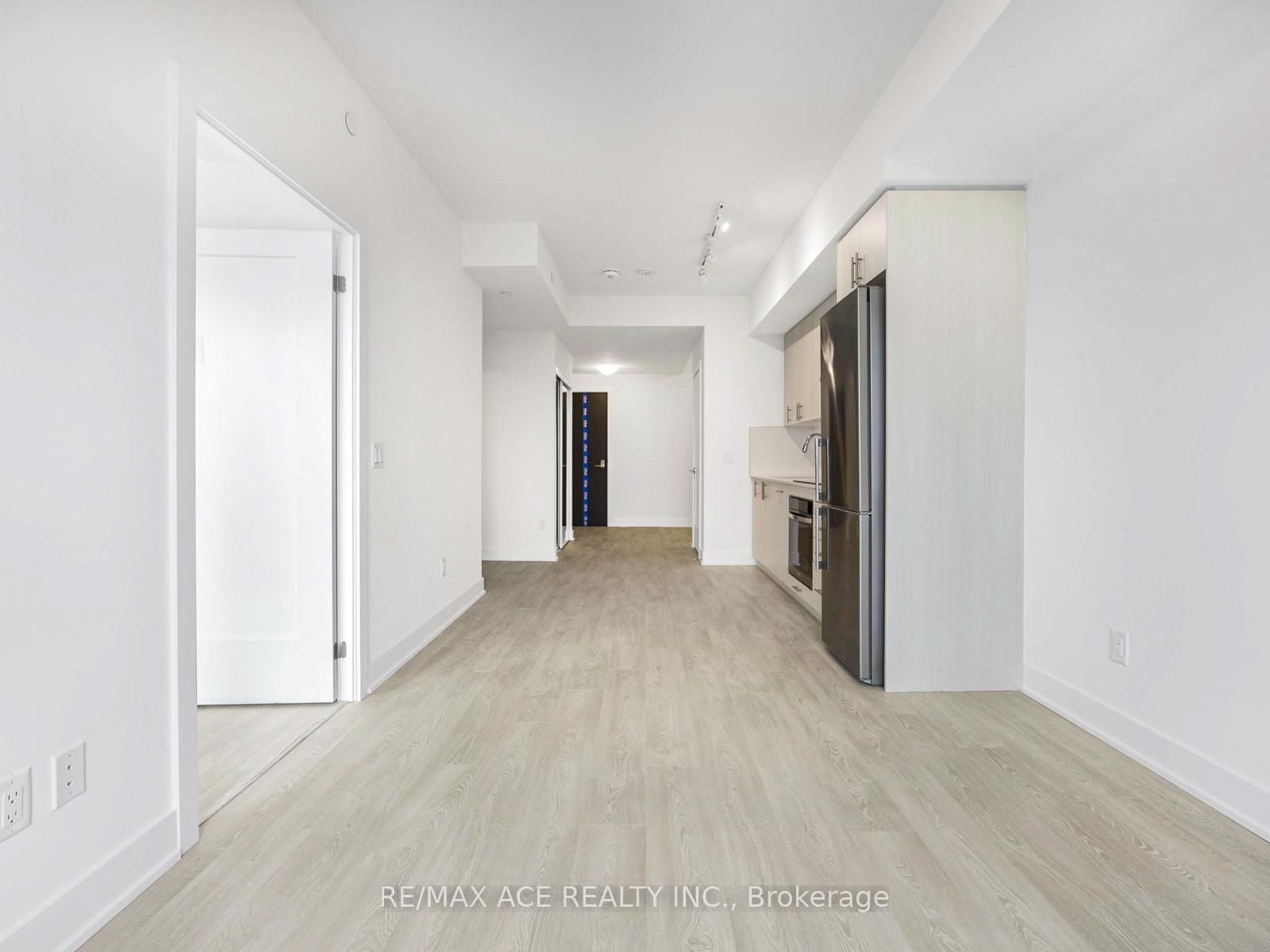 2545 Simcoe Street N, Unit PH11 - Photo 11