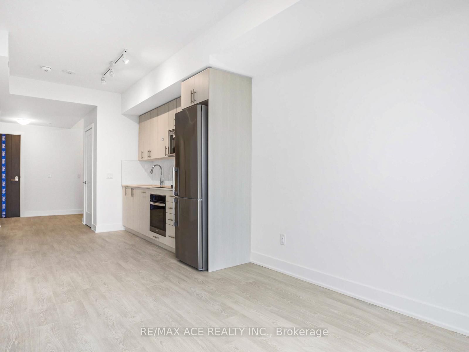 2545 Simcoe Street N, Unit PH11 - Photo 12