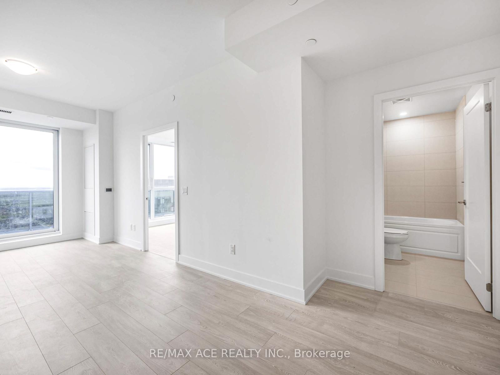 2545 Simcoe Street N, Unit PH11 - Photo 13