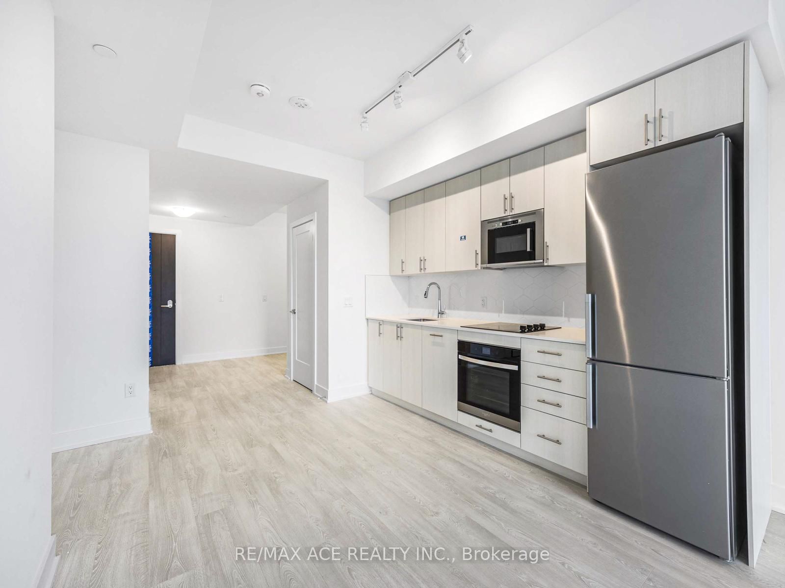 2545 Simcoe Street N, Unit PH11 - Photo 17