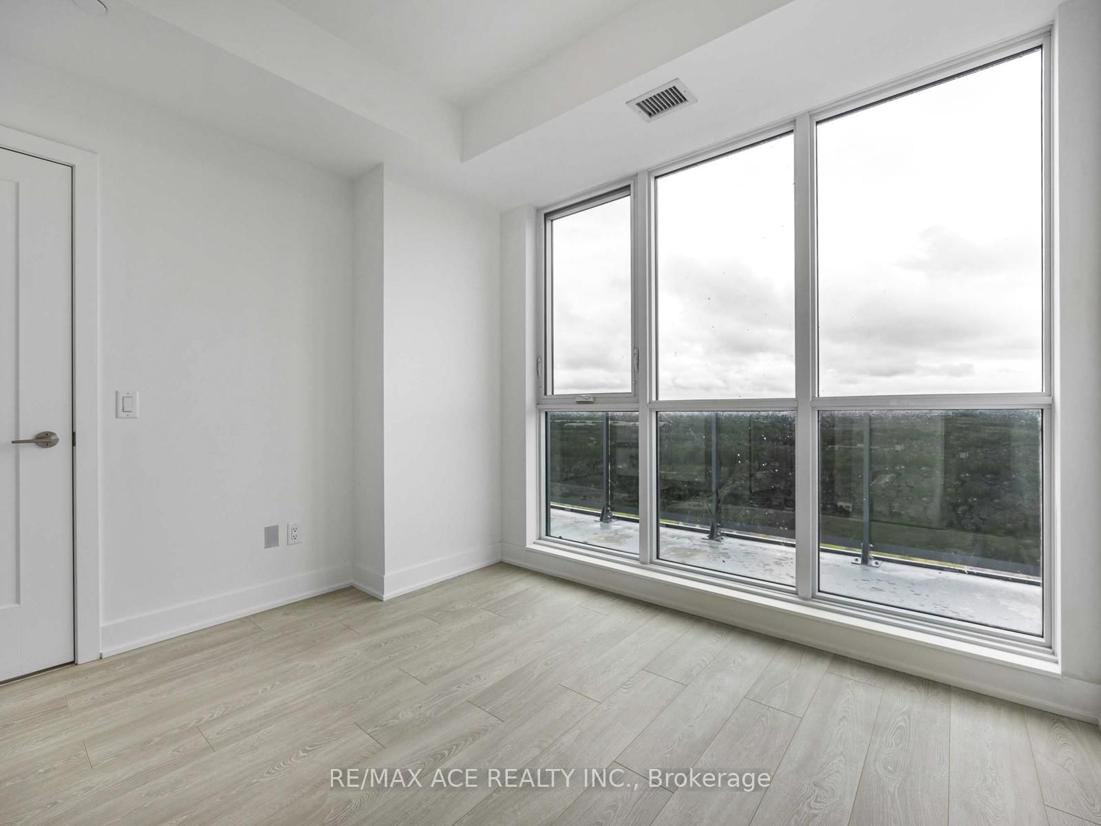 2545 Simcoe Street N, Unit PH11 - Photo 19