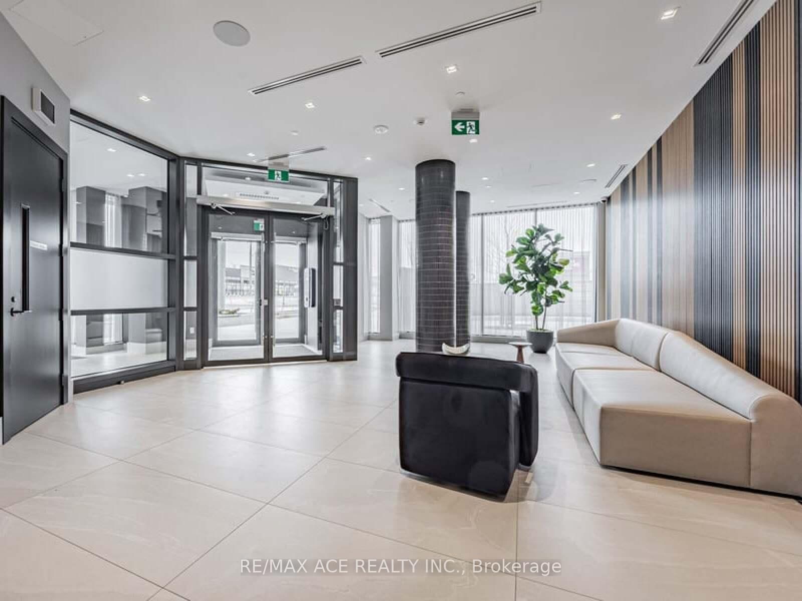 2545 Simcoe Street N, Unit PH11 - Photo 2