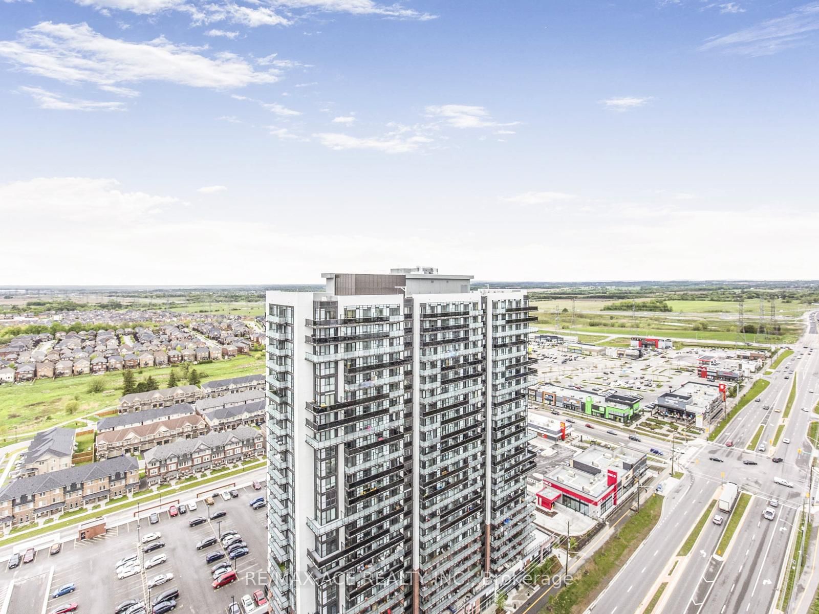 2545 Simcoe Street N, Unit PH11 - Photo 28
