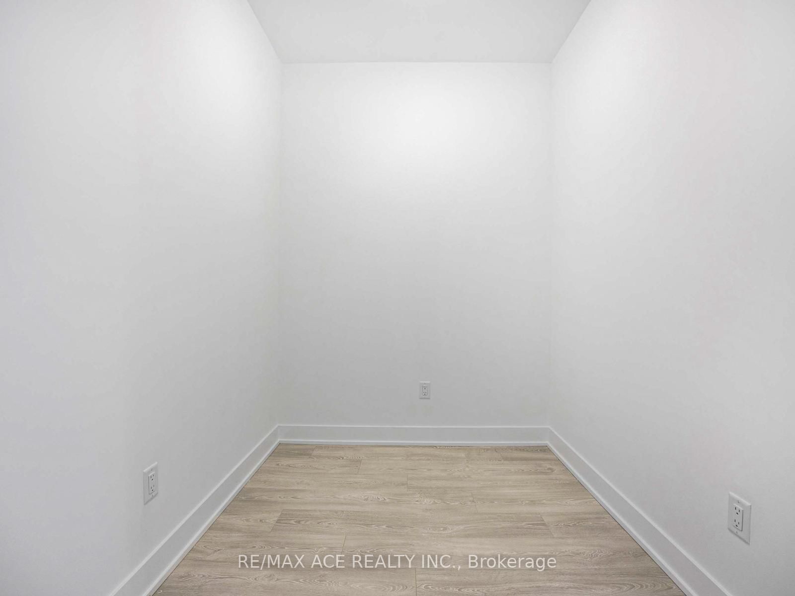 2545 Simcoe Street N, Unit PH11 - Photo 5