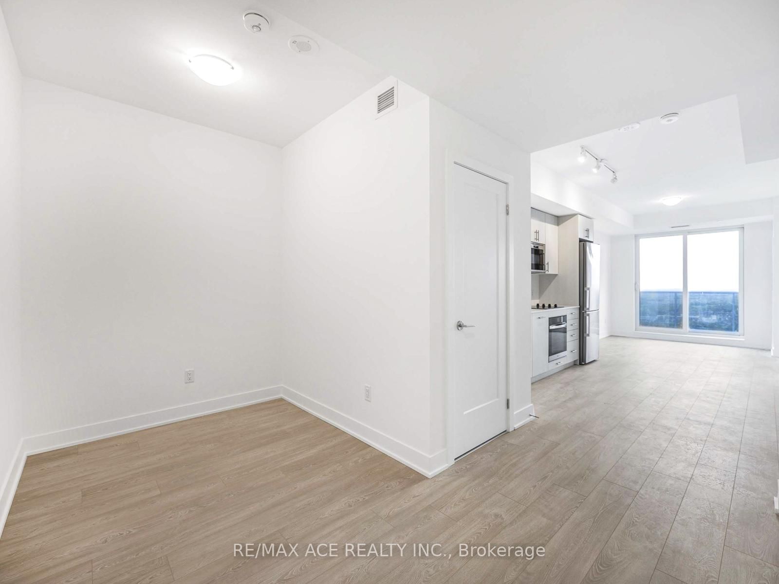 2545 Simcoe Street N, Unit PH11 - Photo 6