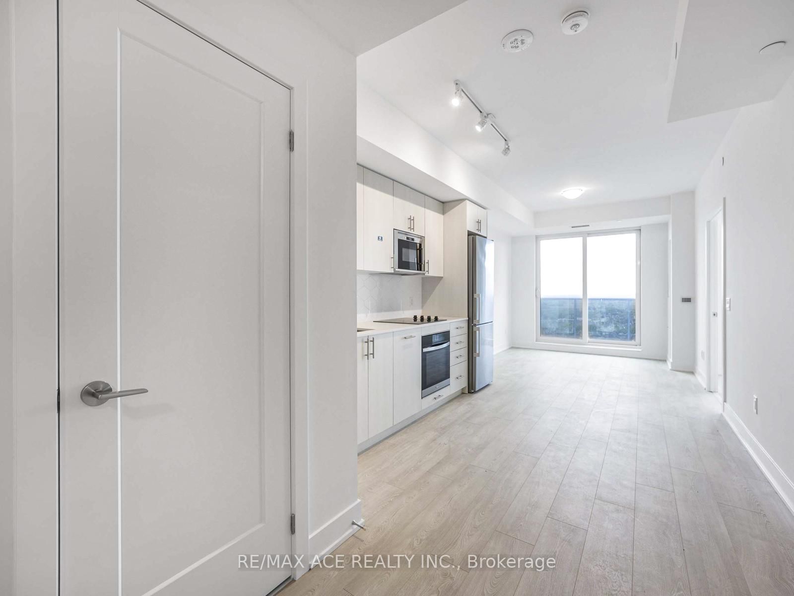 2545 Simcoe Street N, Unit PH11 - Photo 7