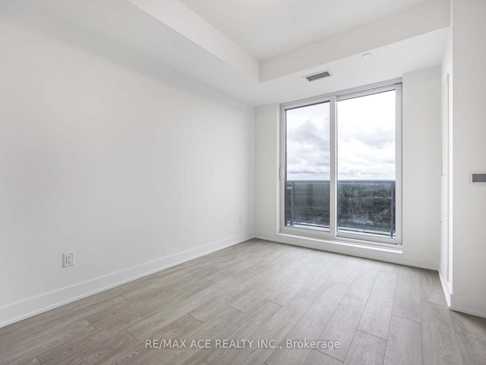 2545 Simcoe Street N, Unit PH11 - Photo 8