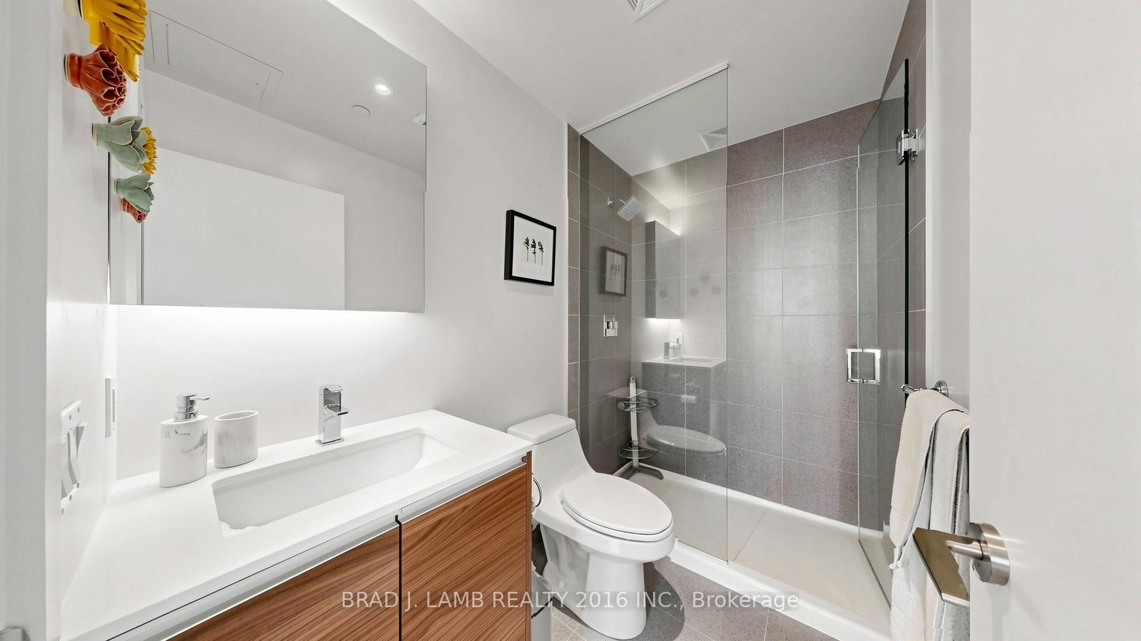 1238 Dundas Street E, Unit TH102 - Photo 8