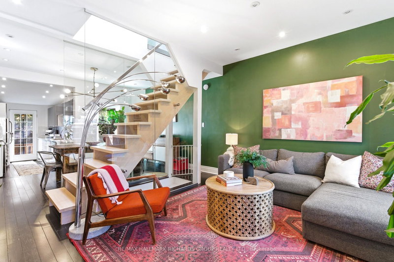 9 Winnifred Ave, Toronto, M4M 2X2 | Image 3