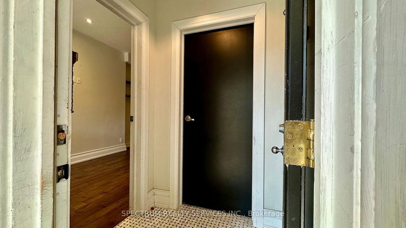 1 - 92 Caroline Ave, Toronto, M4M 2X7 | Image 3