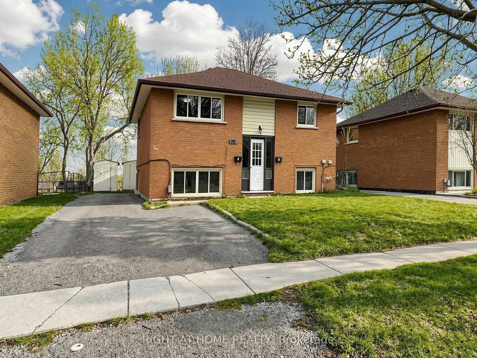 345 Dwight Avenue • Oshawa, ON photo 2