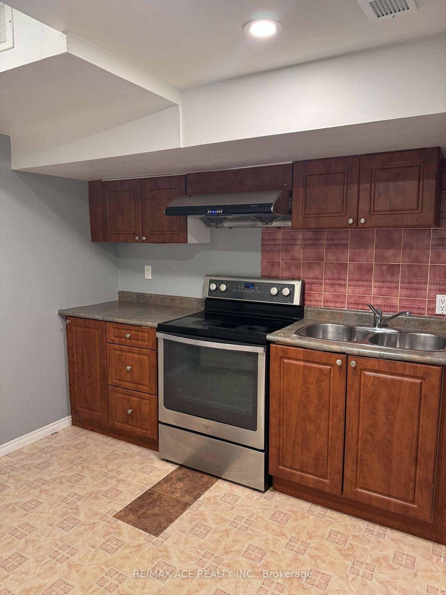 392 East Avenue, Unit Bsmt - Photo 4