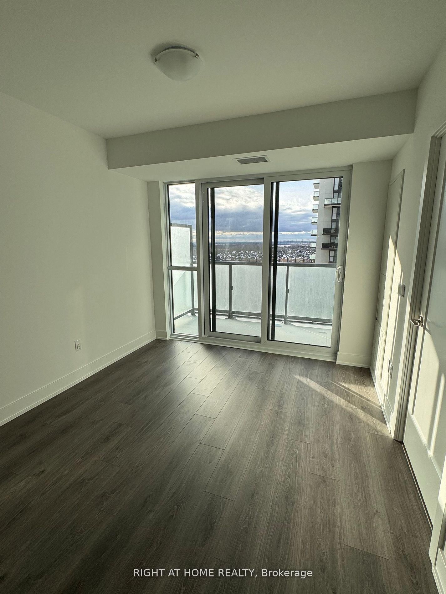 2545 Simcoe Street N, Unit 1015 - Photo 8