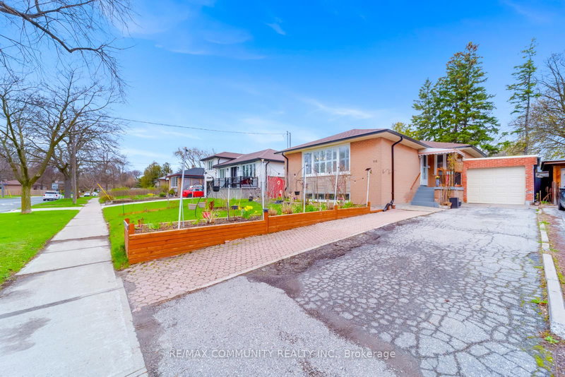 118 Brimorton Dr, Toronto, M1P 4A1 | Image 2