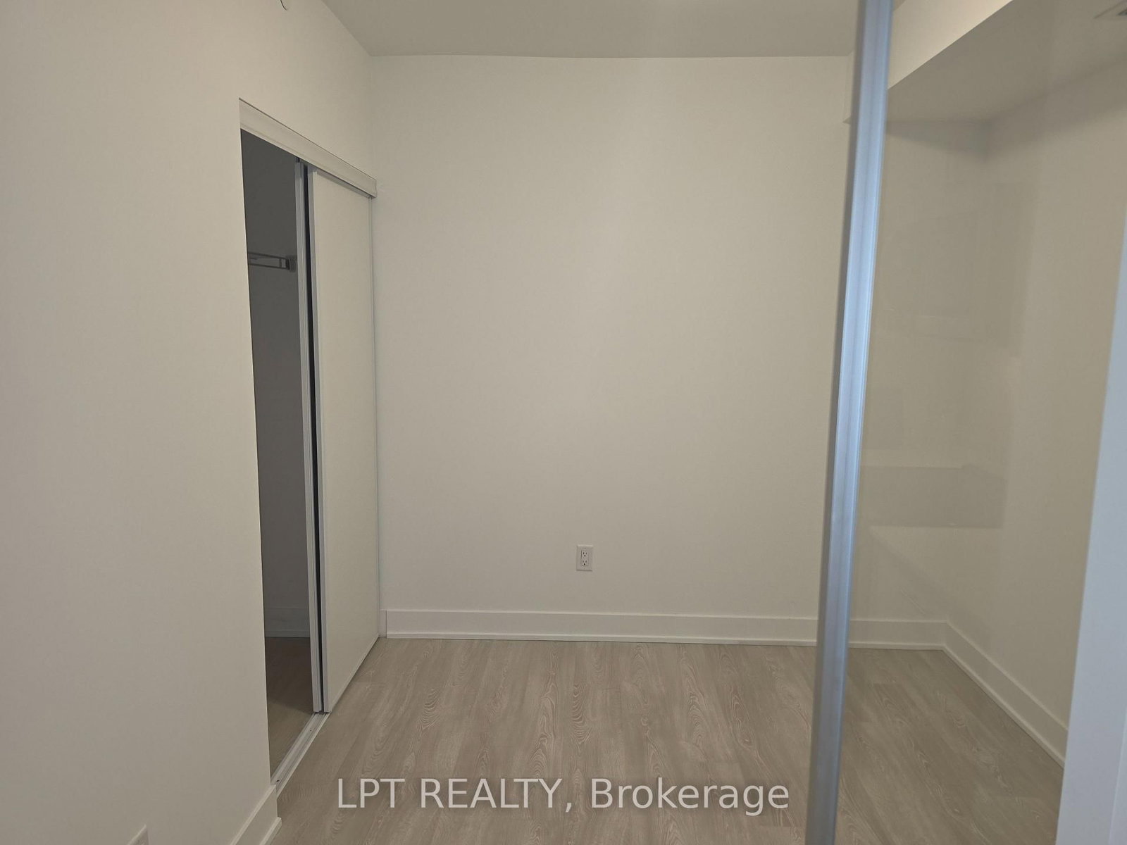 2545 Simcoe Street N, Unit 320 - Photo 11