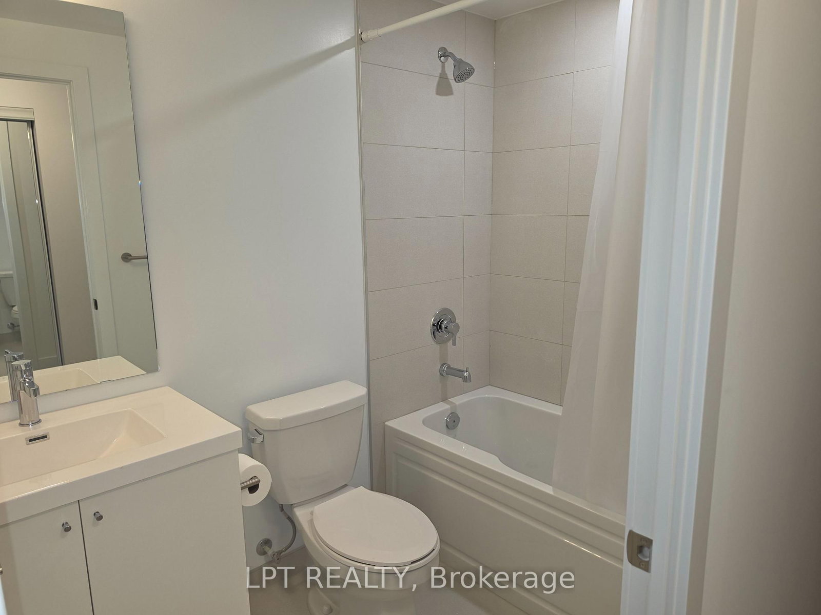 2545 Simcoe Street N, Unit 320 - Photo 4