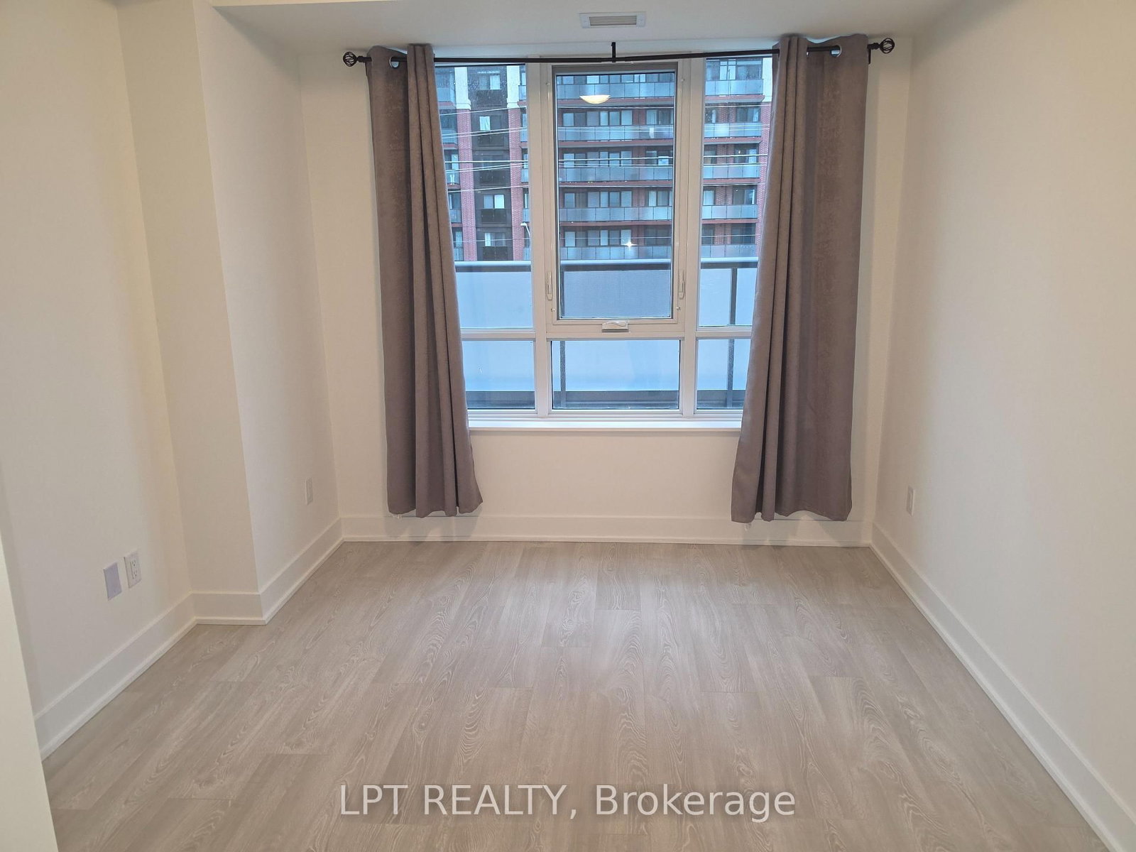 2545 Simcoe Street N, Unit 320 - Photo 5