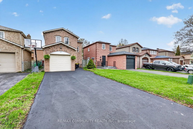 47 Radford Dr, Ajax, L1T 2G5 | Image 2