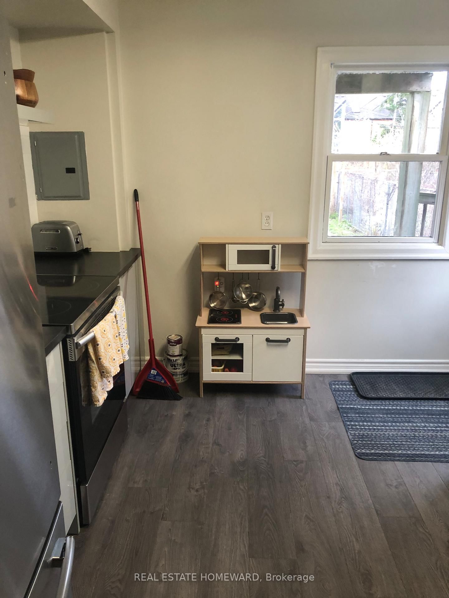 1897 Queen Street E - Photo 5