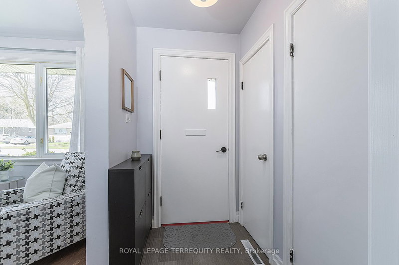 32 Admiral Rd, Ajax, L1S 2N9 | Image 2