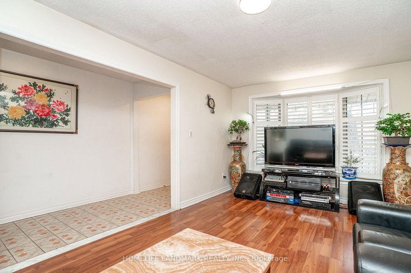26 Bushcroft Grve, Toronto, M1S 3V9 | Image 3