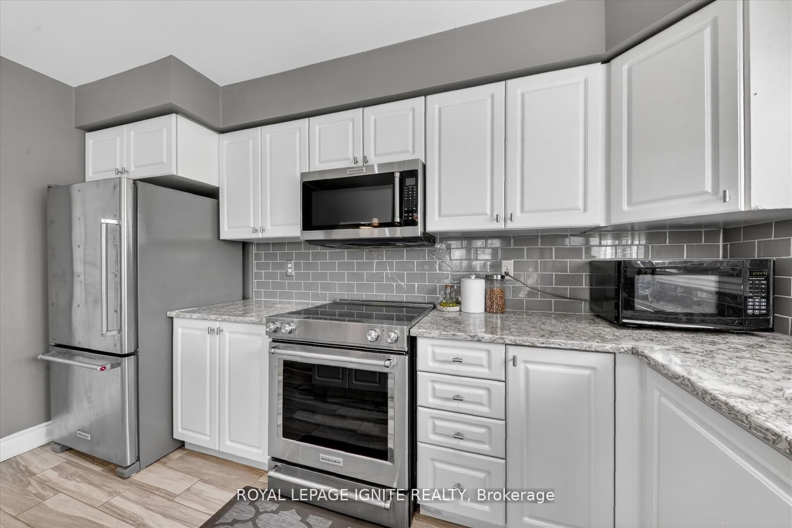 571 Longworth Avenue • #27 • Clarington, ON photo 18