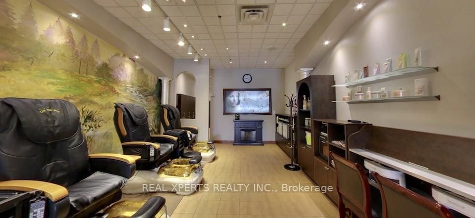 314 Harwood Avenue S, Unit 3 - Photo 4