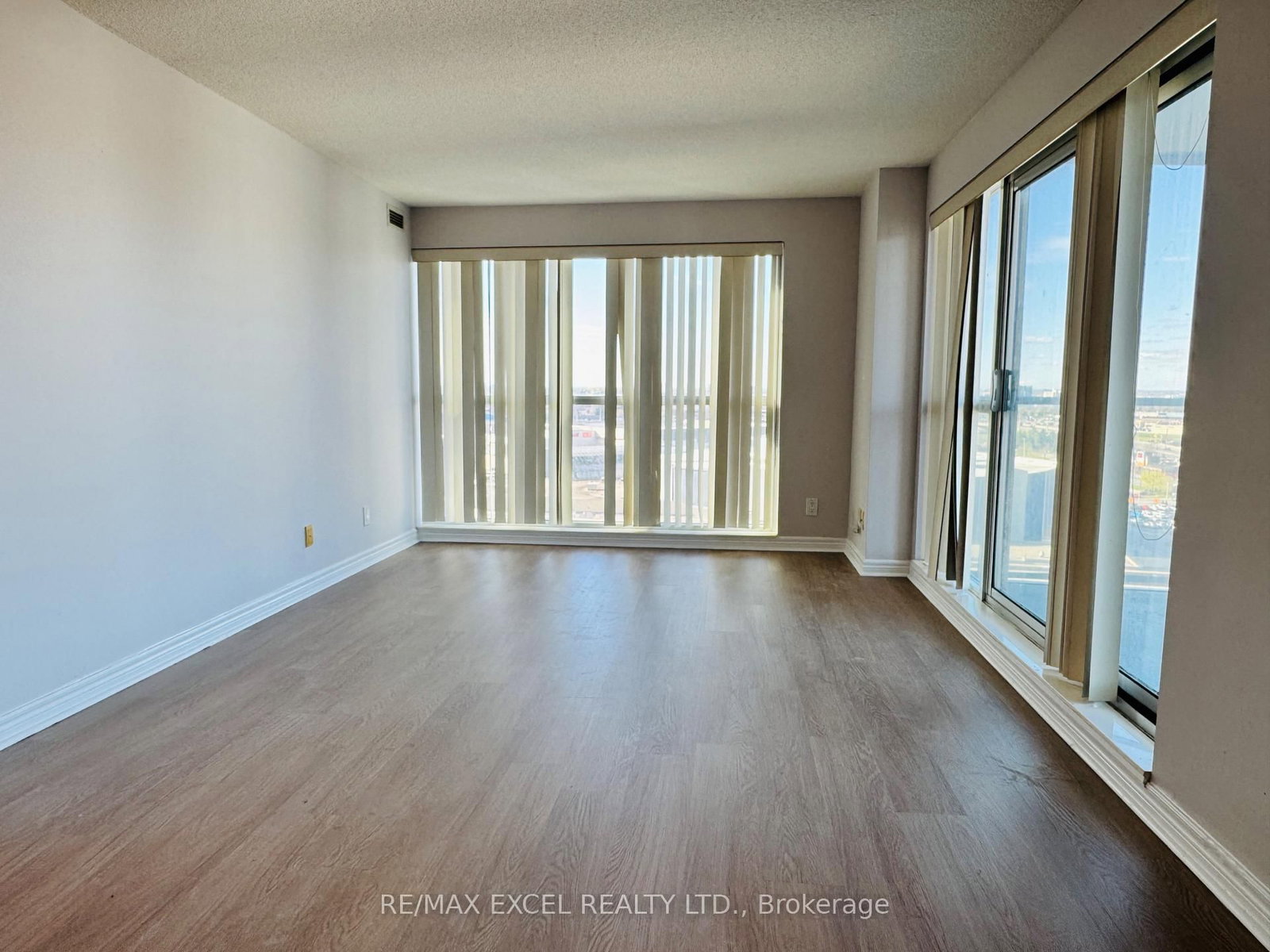 70 Town Centre Court, Unit 1102