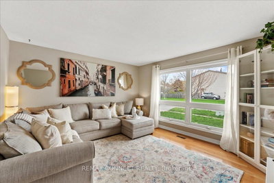 112 Londonderry Street — photo 2