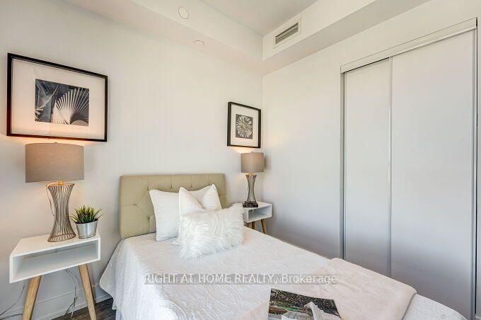 2550 Simcoe Street N, Unit 1807 - Photo 15